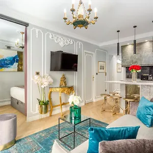 https://luxury-2-bedroom-25-bathroom-apartment-champs-elysees-with-ac.fr-paris.fr